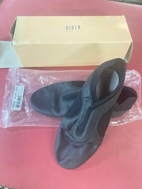 Bloch Flow Slip On Dance Shoes